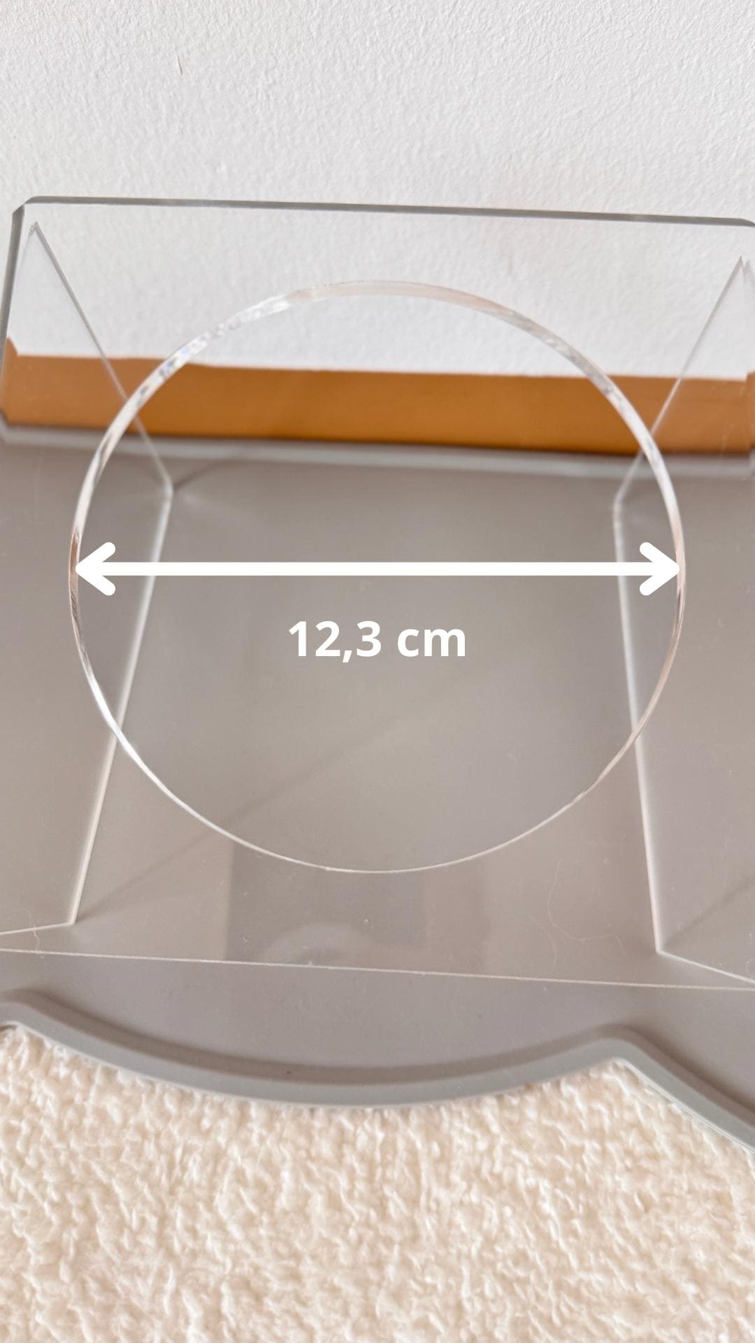 A stand for a bowl for cats and dogs. A holder for a pet bowl. A feeder and bowl included. A stand for pet dishes. Raised stand with bowl