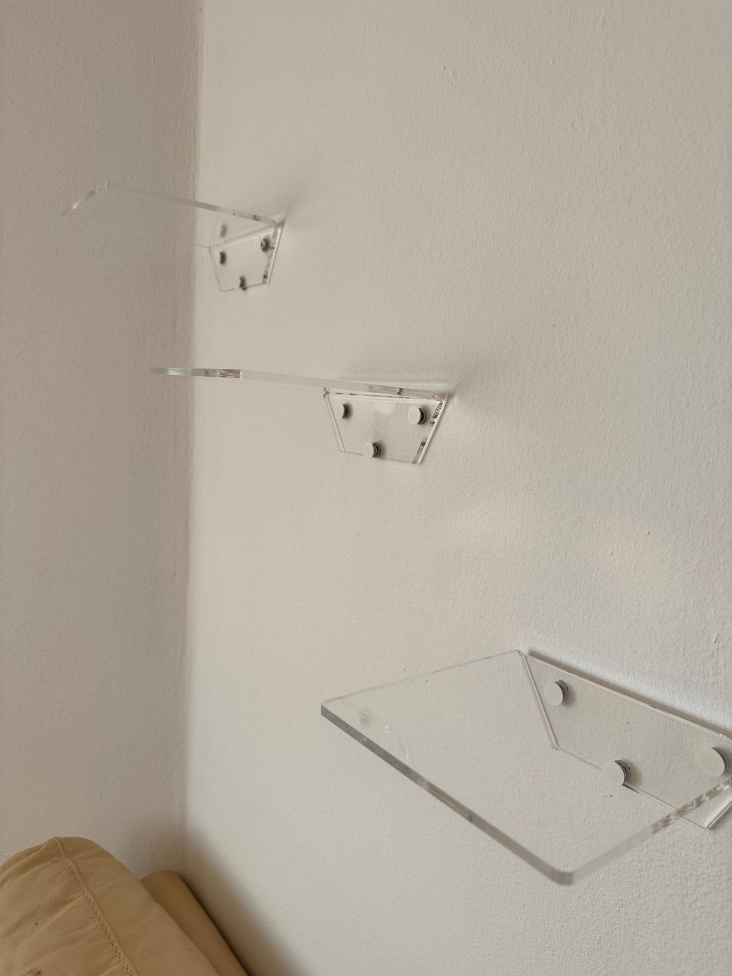 Set of three wall-mounted floating shelves made of clear acrylic, shelves for books, plants, cosmetics and wall decor
