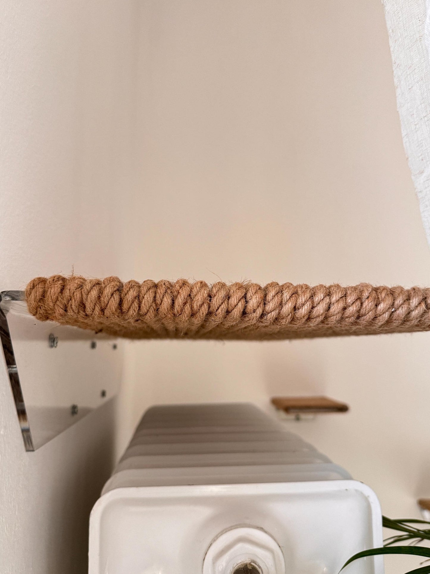 Large Wall Mounted Cat Bed with Jute Scratching Surface Acrylic Floating Cat Shelf Modern Wall Pet Lounge for Climbing and Resting