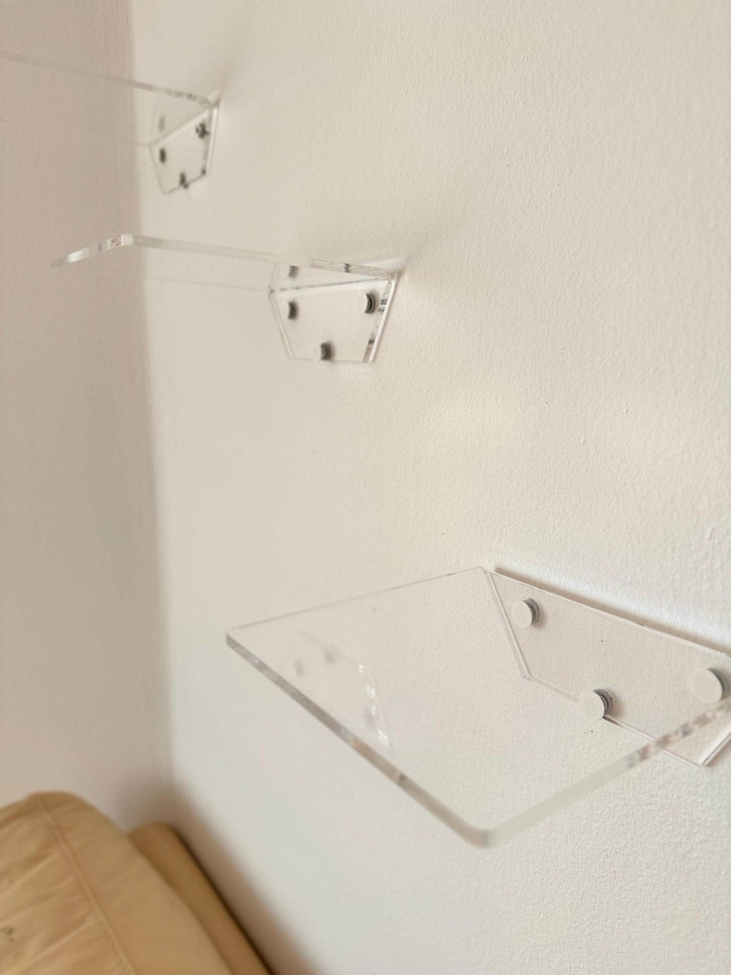 Set of three wall-mounted floating shelves made of clear acrylic, shelves for books, plants, cosmetics and wall decor