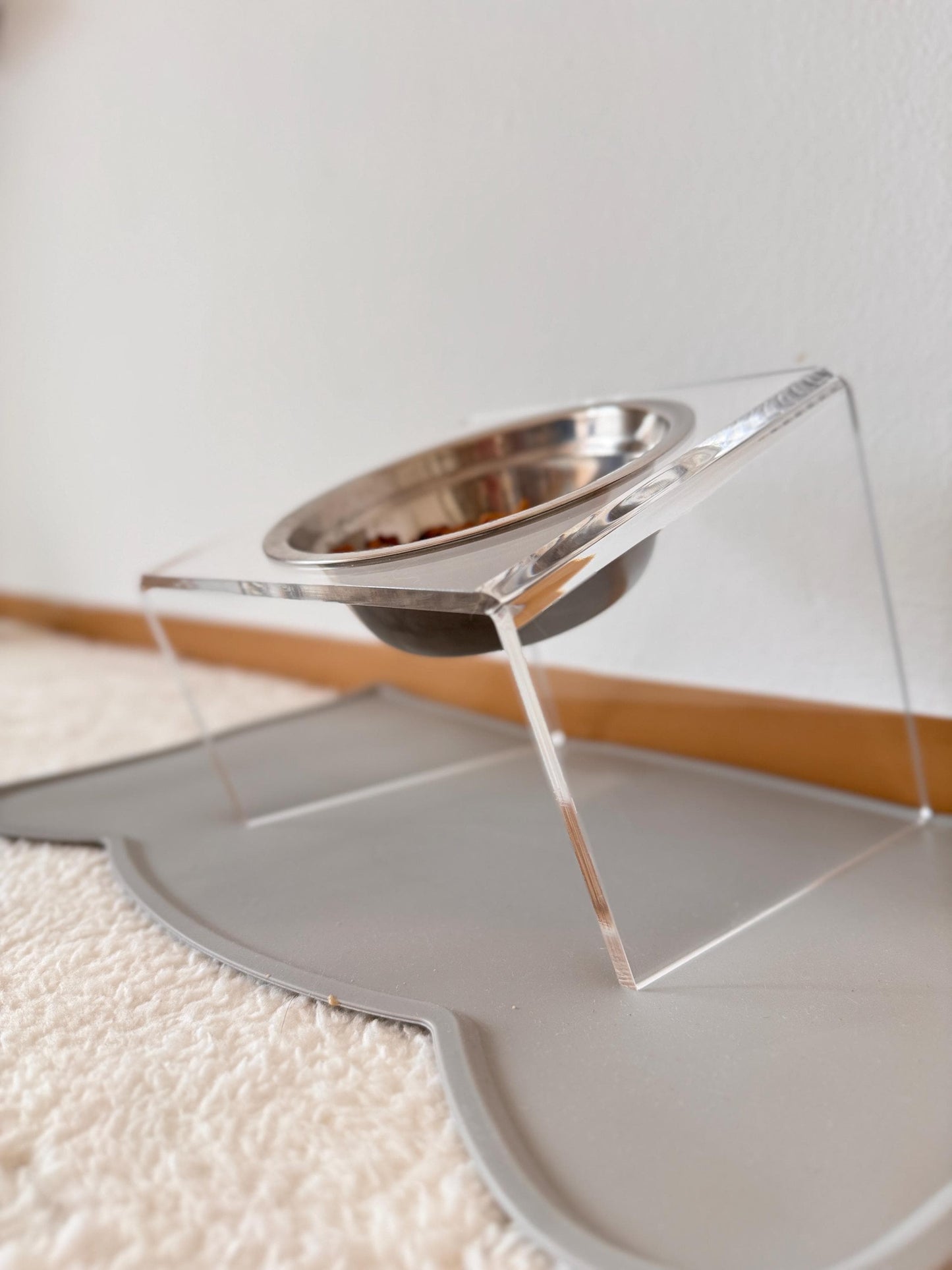 Transparent Acrylic Elevated Pet Bowl Stand Slanted Single Feeding Station for Cats and Small Dogs Clear Raised Feeder