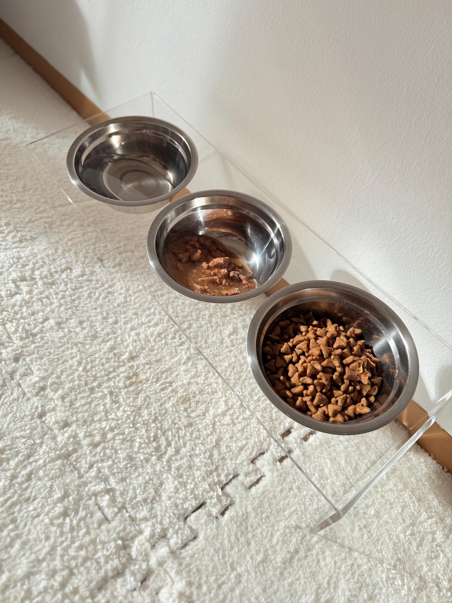 Transparent Acrylic Elevated Triple Pet Bowl Stand Slanted Feeding Station for Cats and Small Dogs Modern Clear Raised Feeder