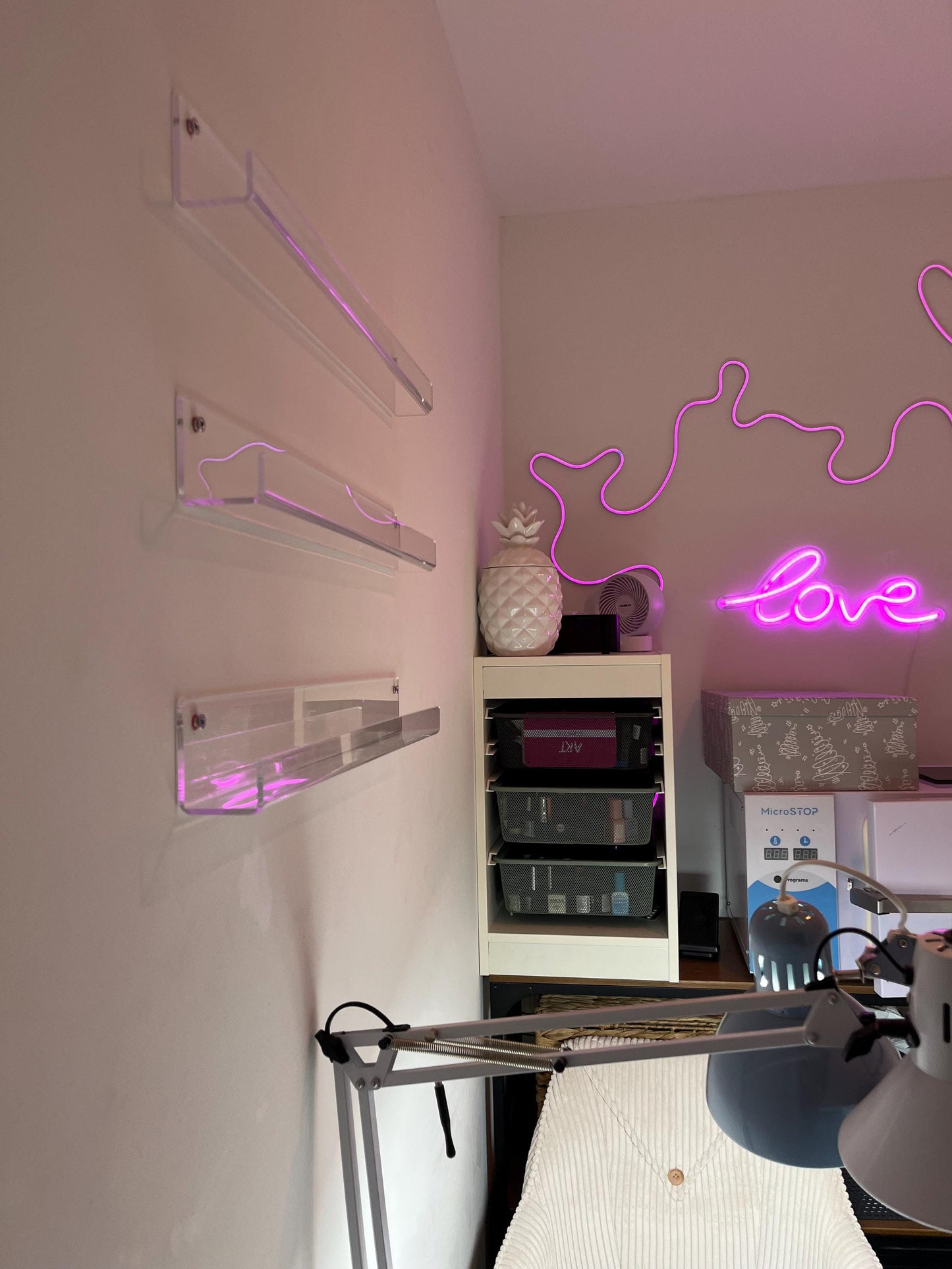 Wall-Mounted Gel Polish Rack Nail Polish Display Shelves for Beauty Salons and Nail Technicians Nail Studio Organizer. 3 rs.